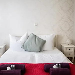 3* Bed & Breakfast My Place Mit Fruehstueckspaket - With Breakfastbox